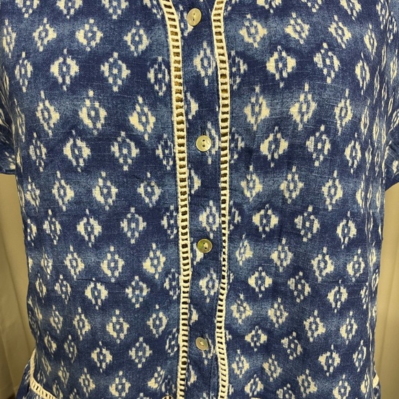John Paul Richard blue & white short sleeve button down top size medium - Picture 2 of 5